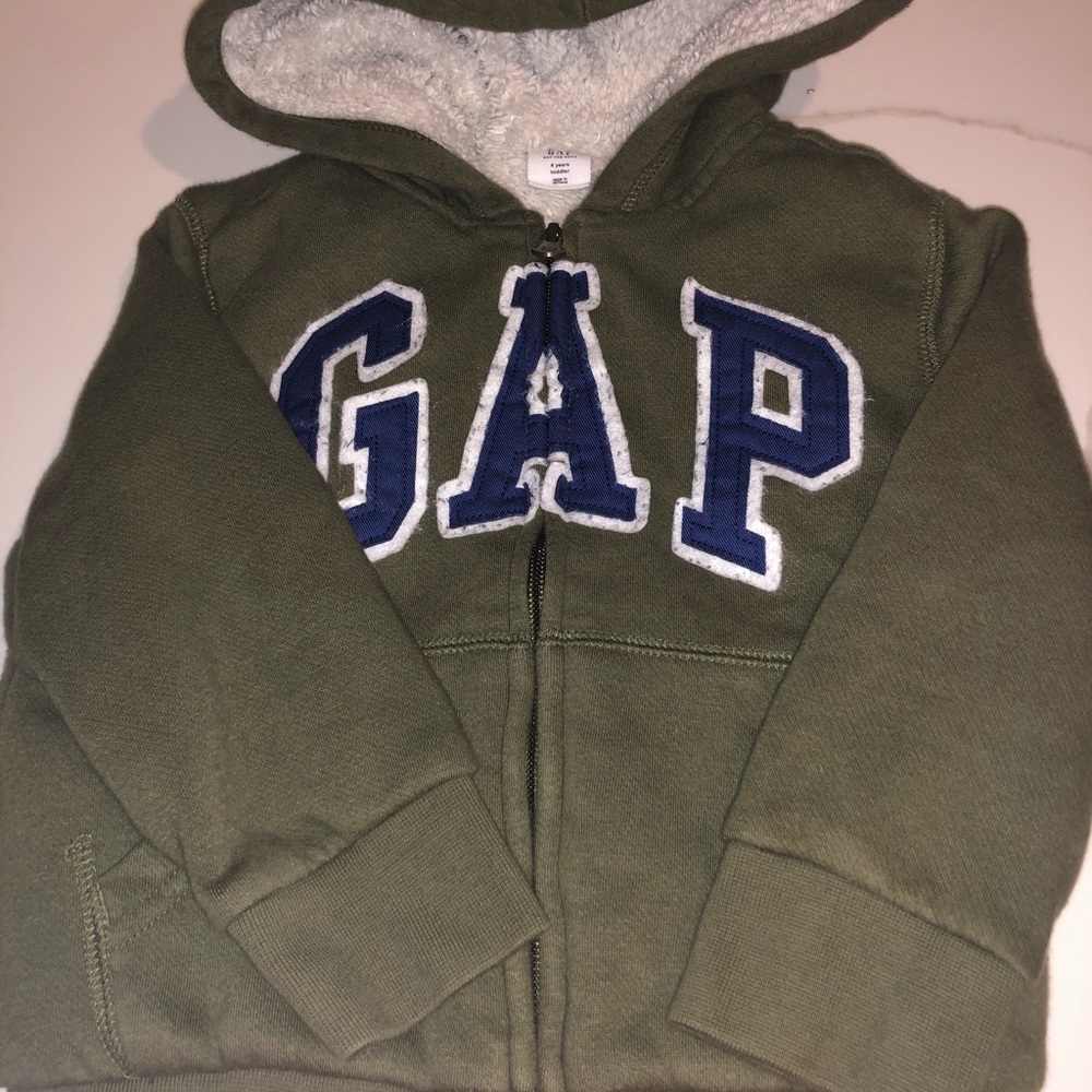 Green sweat shirt